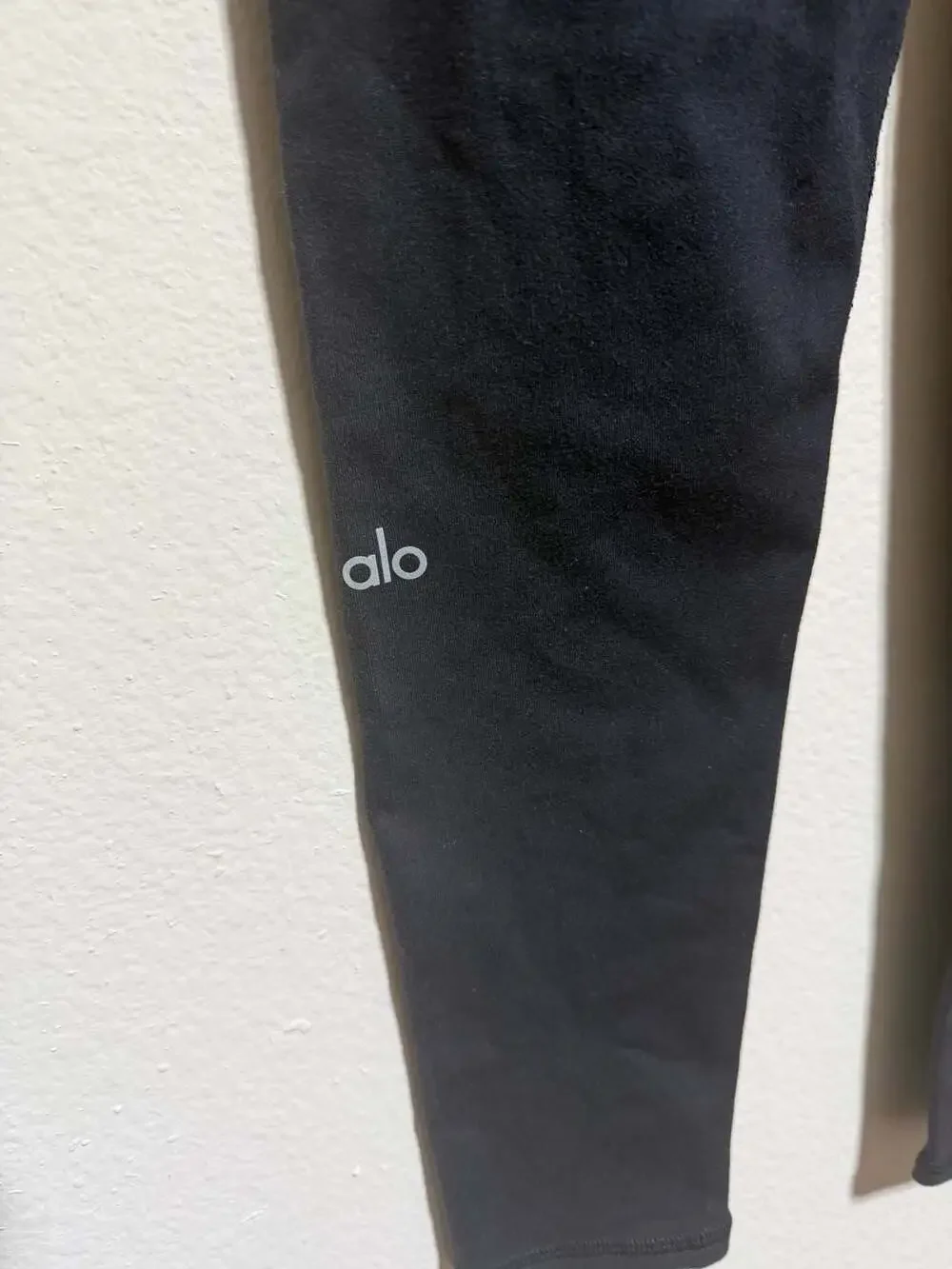 Alo Yoga High-Waist Airbrush Leggings in Black